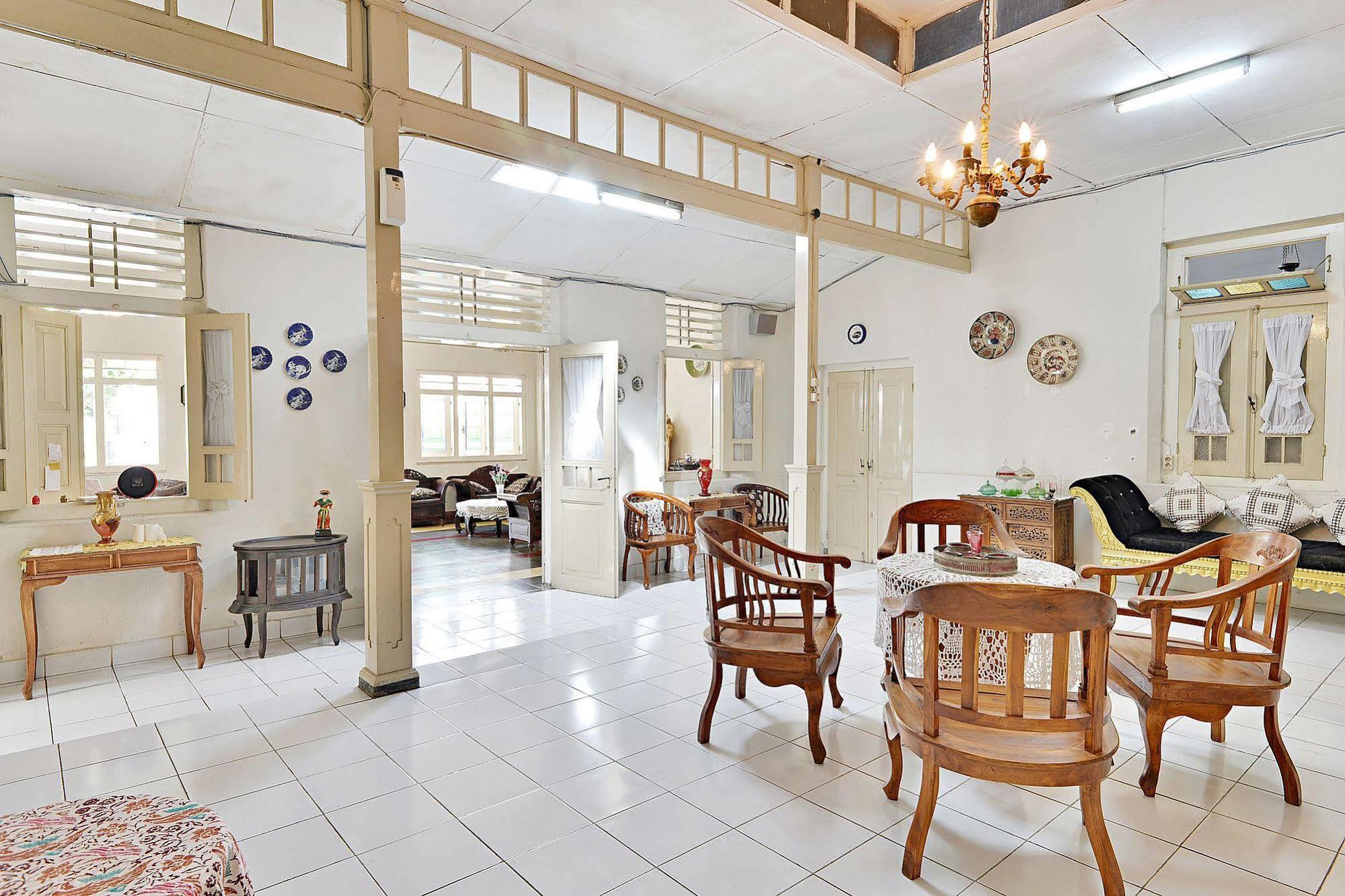 Zen Rooms Panembahan Kraton Джок'якарта Екстер'єр фото